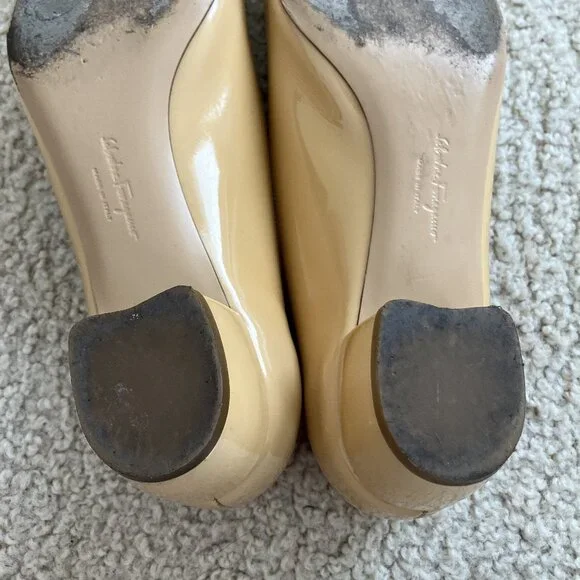 Salvatore Ferragamo Women Vara Pump  sz7.5B –Amaretti (Tan/Beige) Patent Leather - Picture 15 of 16